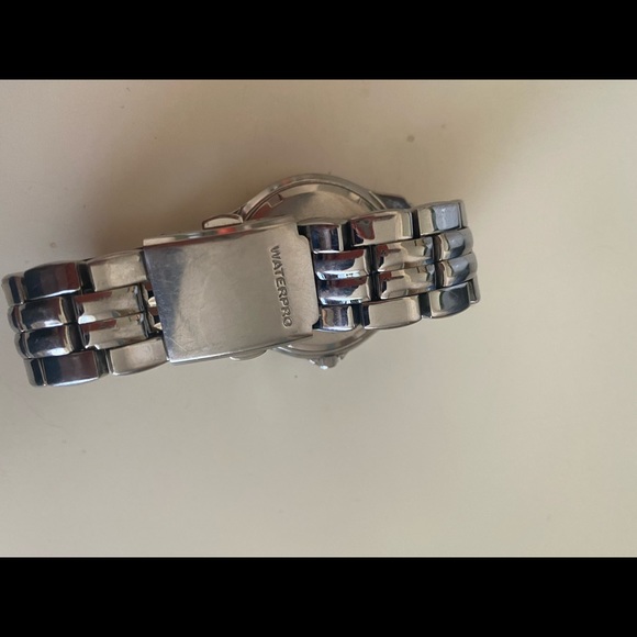 Guess Silver Watch - Picture 2 of 3